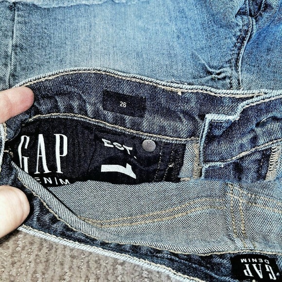 Gap 26 Denim Cut Off Shorts 26 /2.5" Medium Wash Distressed - Picture 5 of 5
